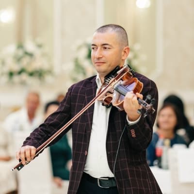 Энвер Дульгеров — крымскотатарский автор и исполнитель
